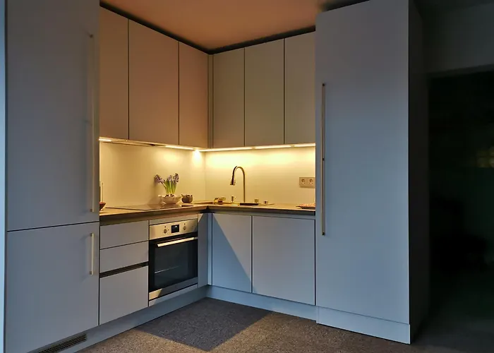 R9 Проживание в семье *